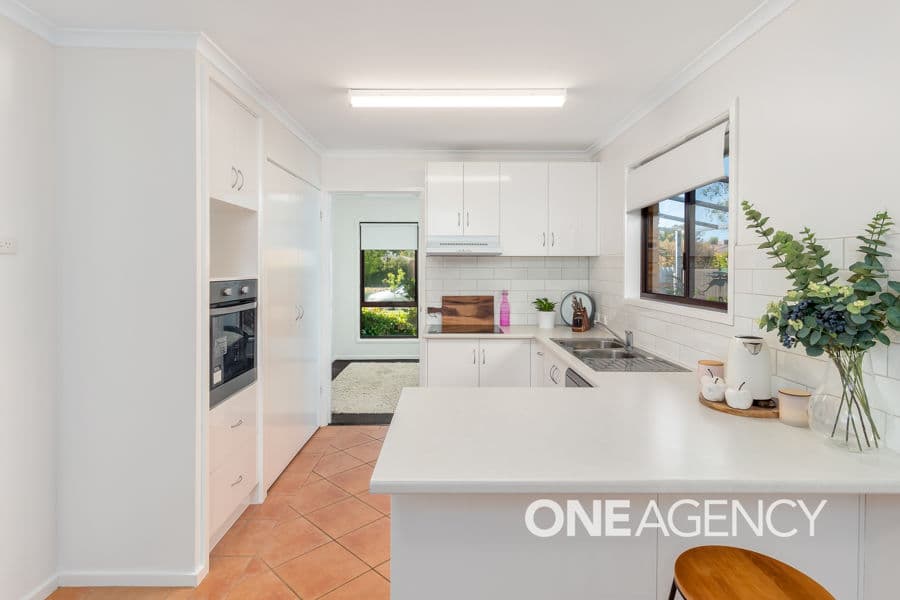 4 WARRAMBOOL Crescent, Glenfield Park, Glenfield Park - Thumbnail 8