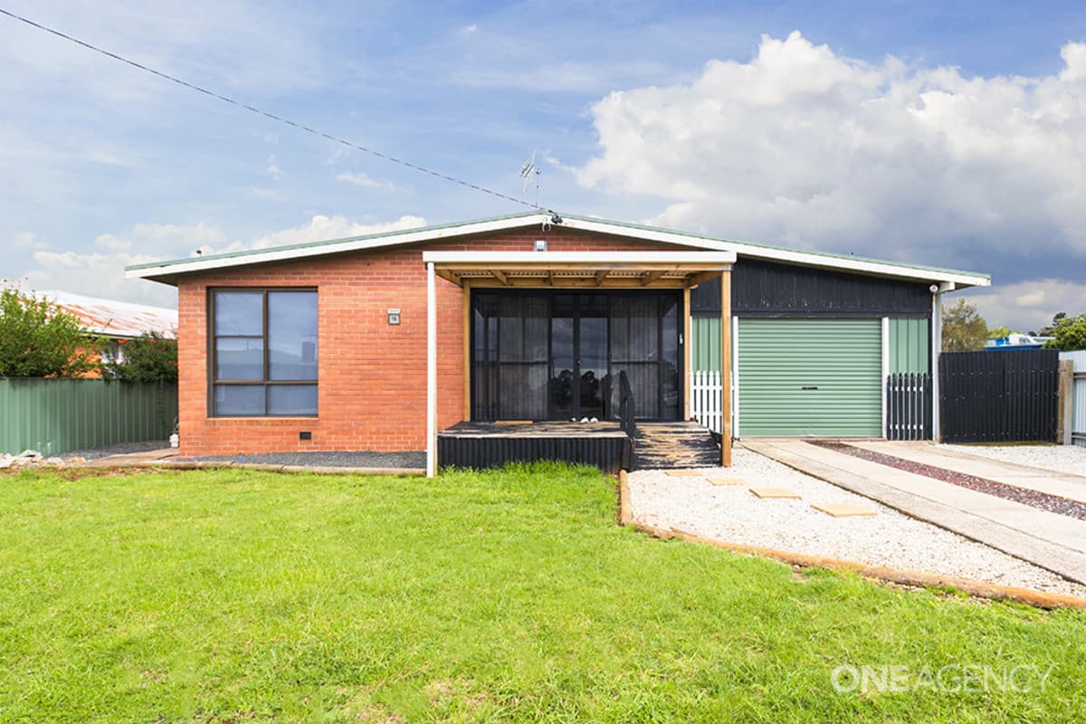 10 Roslyn Avenue, Romaine, Romaine - Image 1