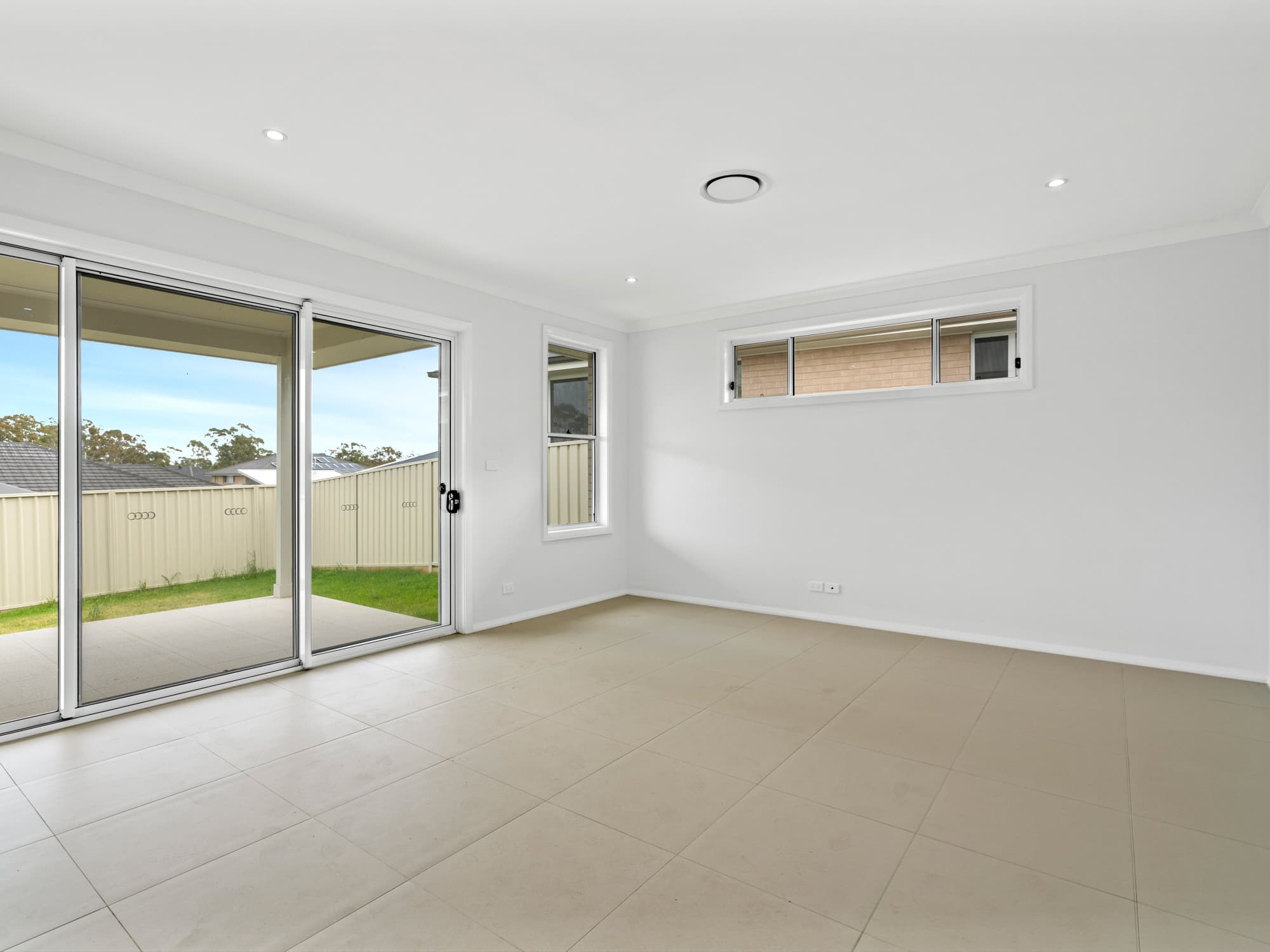 10 Van Stappen Road, Wadalba, Wadalba - Thumbnail 3