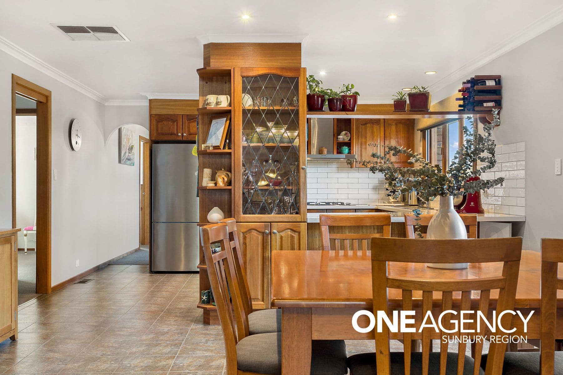 6 Chicola Close, Sunbury, Sunbury - Thumbnail 4