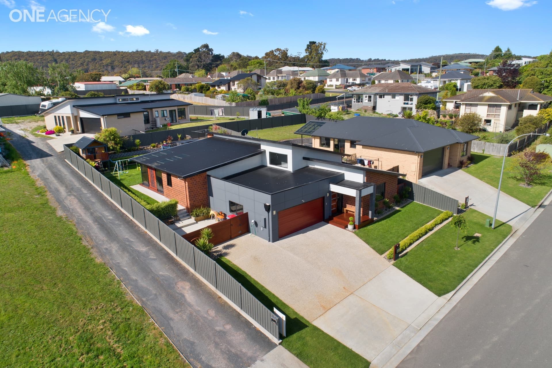 4 Spring Grove, Latrobe, Latrobe - Thumbnail 2