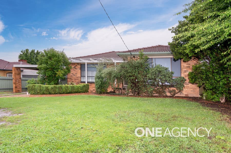 4 TINGA Crescent, Kooringal, Kooringal - Image 1