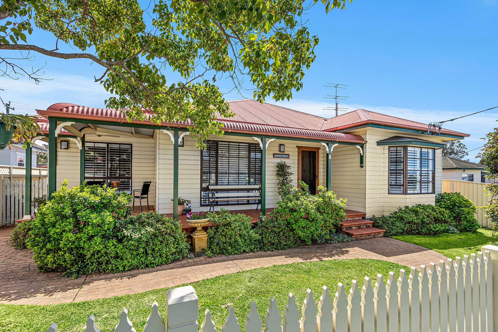 8 Leslie Street, Russell Vale, Russell Vale - Thumbnail 2