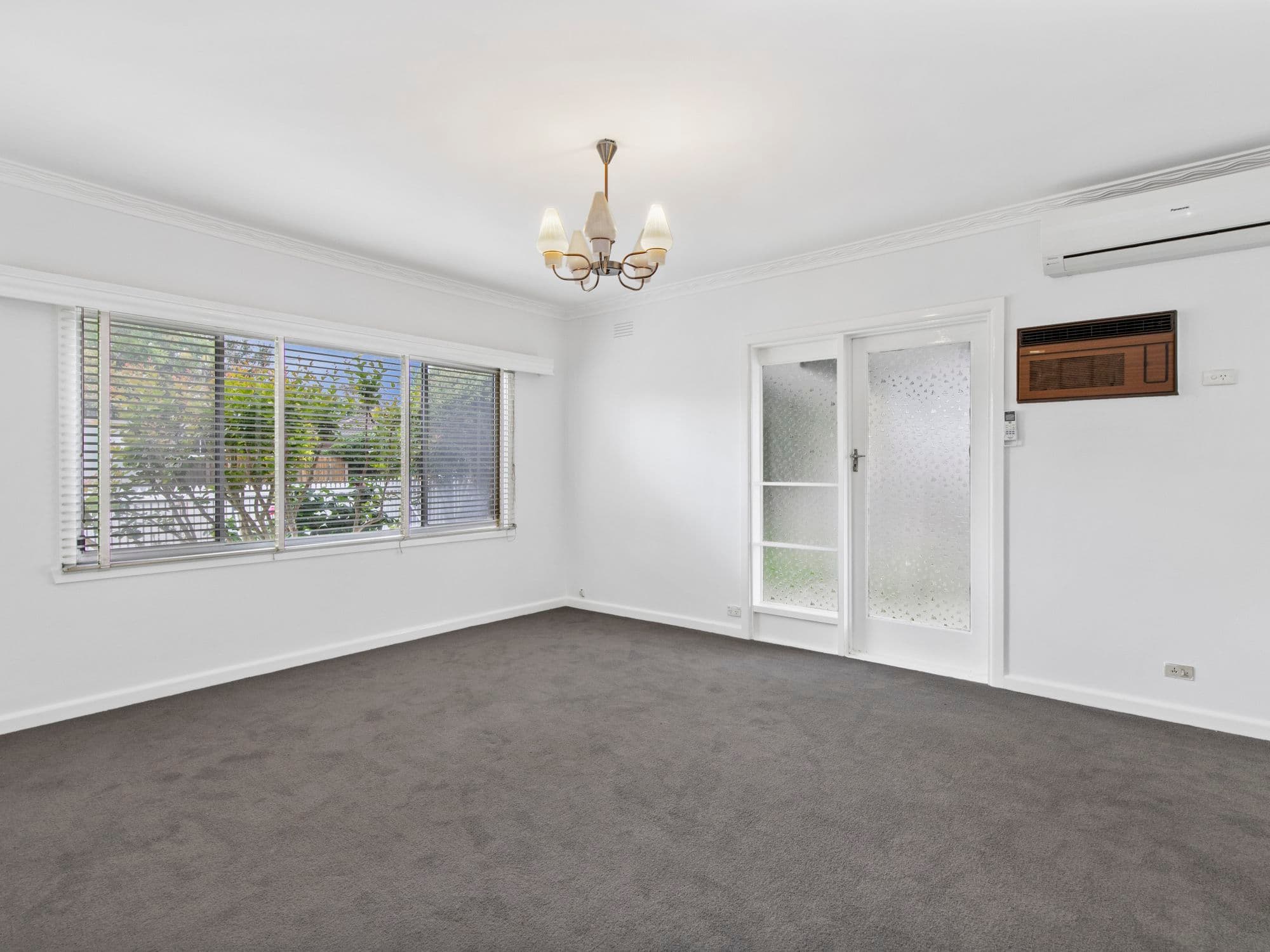 1/10 Chester Street, Bentleigh East, Condell Park - Thumbnail 2