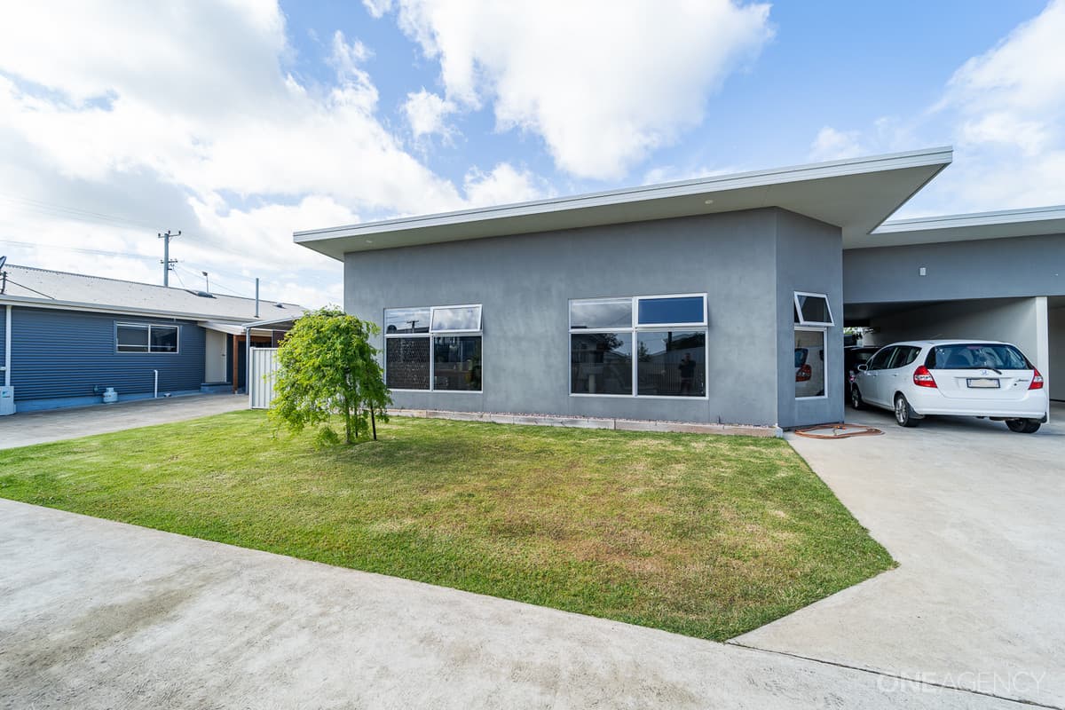 2 & 3/5 Plummer Court, Somerset, Somerset - Image 1
