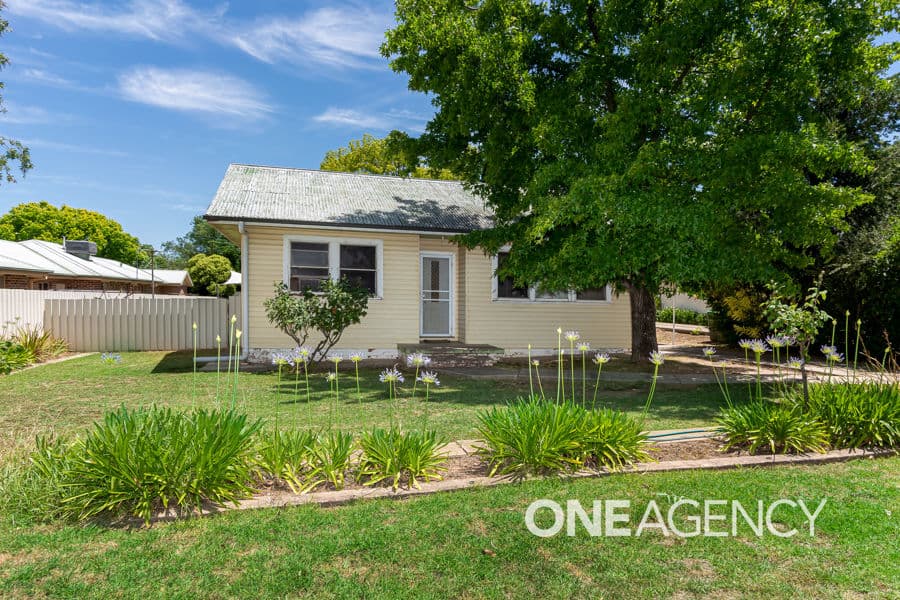 408 LAKE ALBERT Road, Kooringal, Kooringal - Image 1