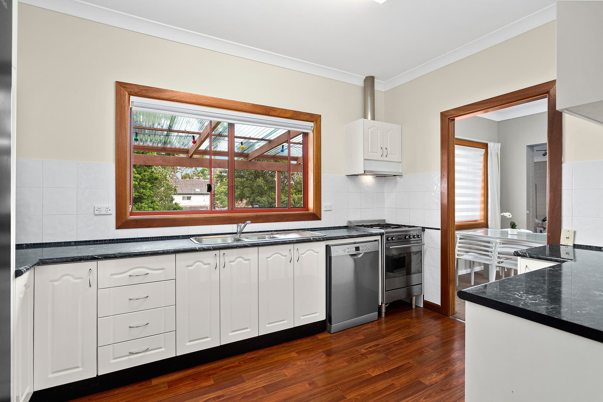 869 Princes Highway, Engadine, Yarrawarrah - Thumbnail 3