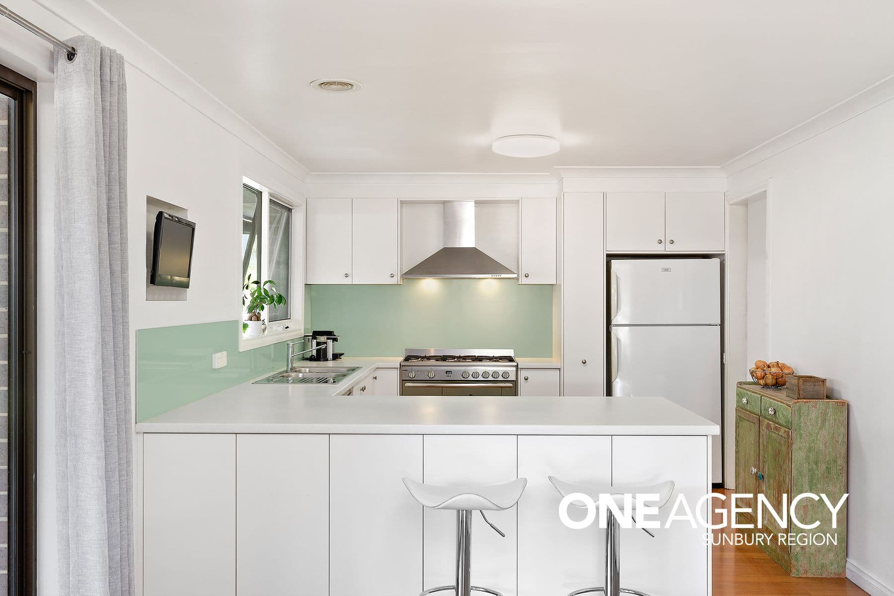 28 Holloway Close, Sunbury, Sunbury - Thumbnail 3