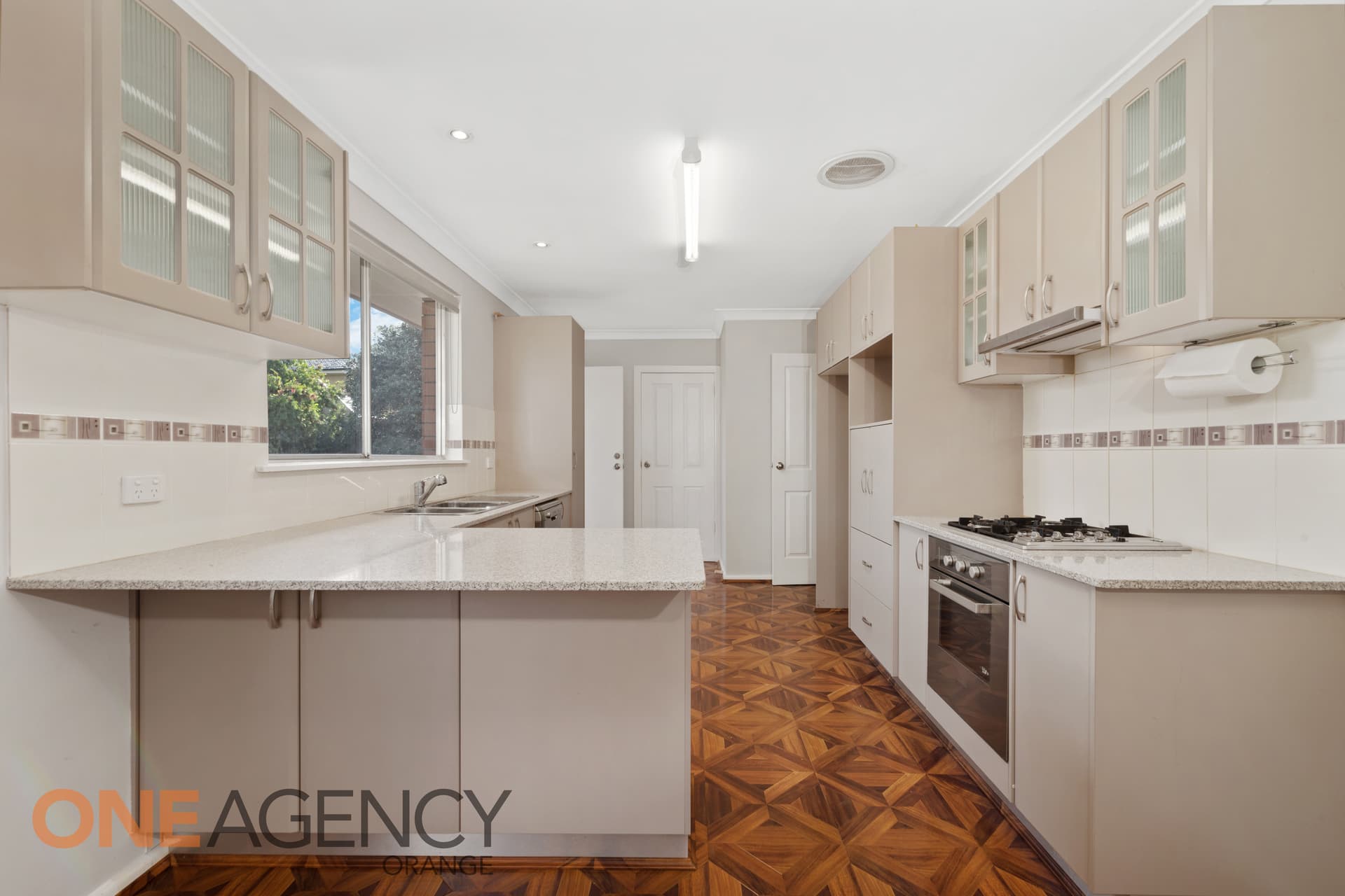 8  Regency Place, Orange, Orange - Thumbnail 4