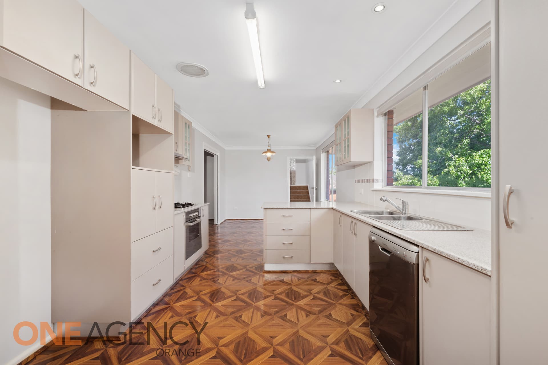 8  Regency Place, Orange, Orange - Thumbnail 5