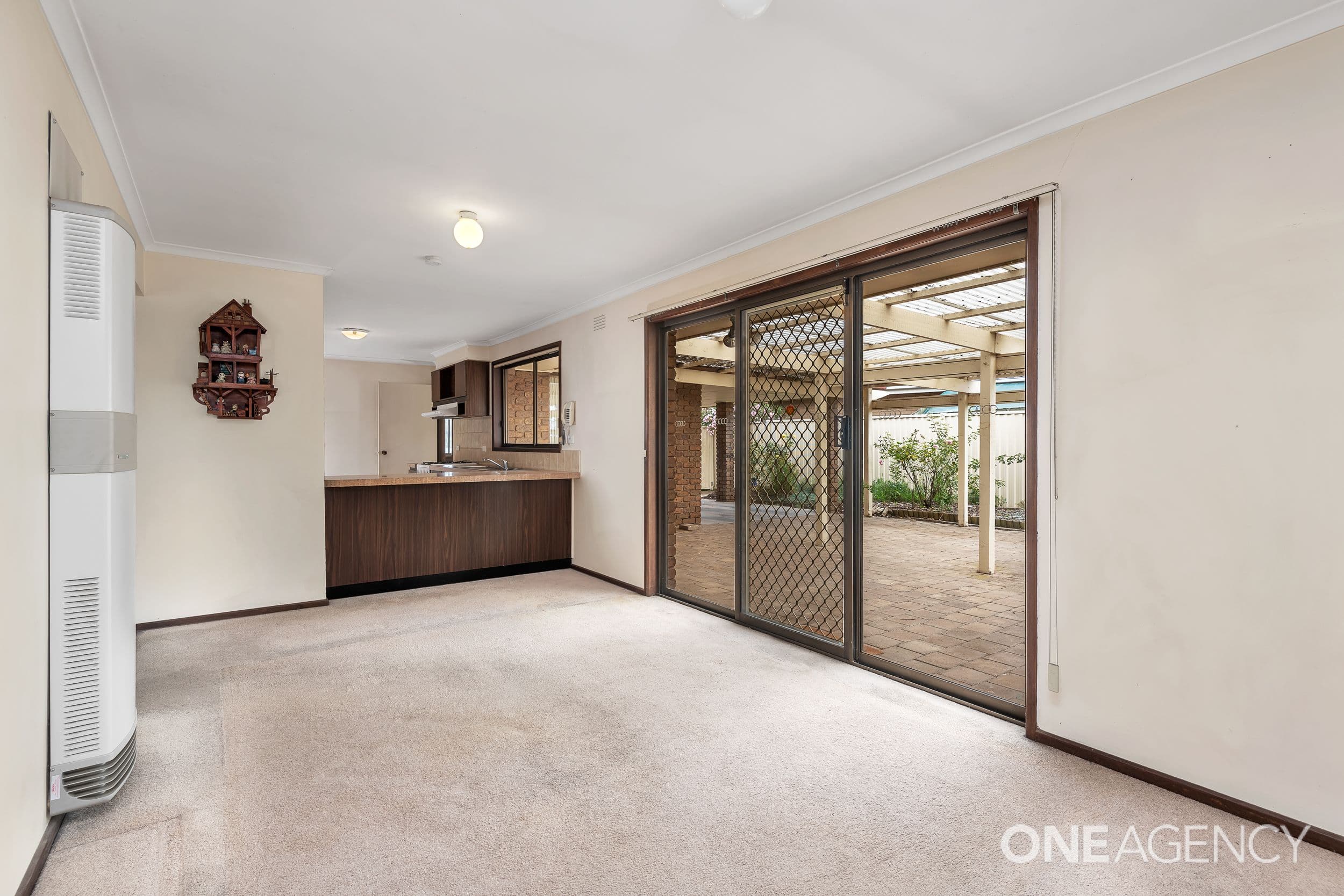 23 Melva Cresecent, Whittington, Whittington - Thumbnail 2