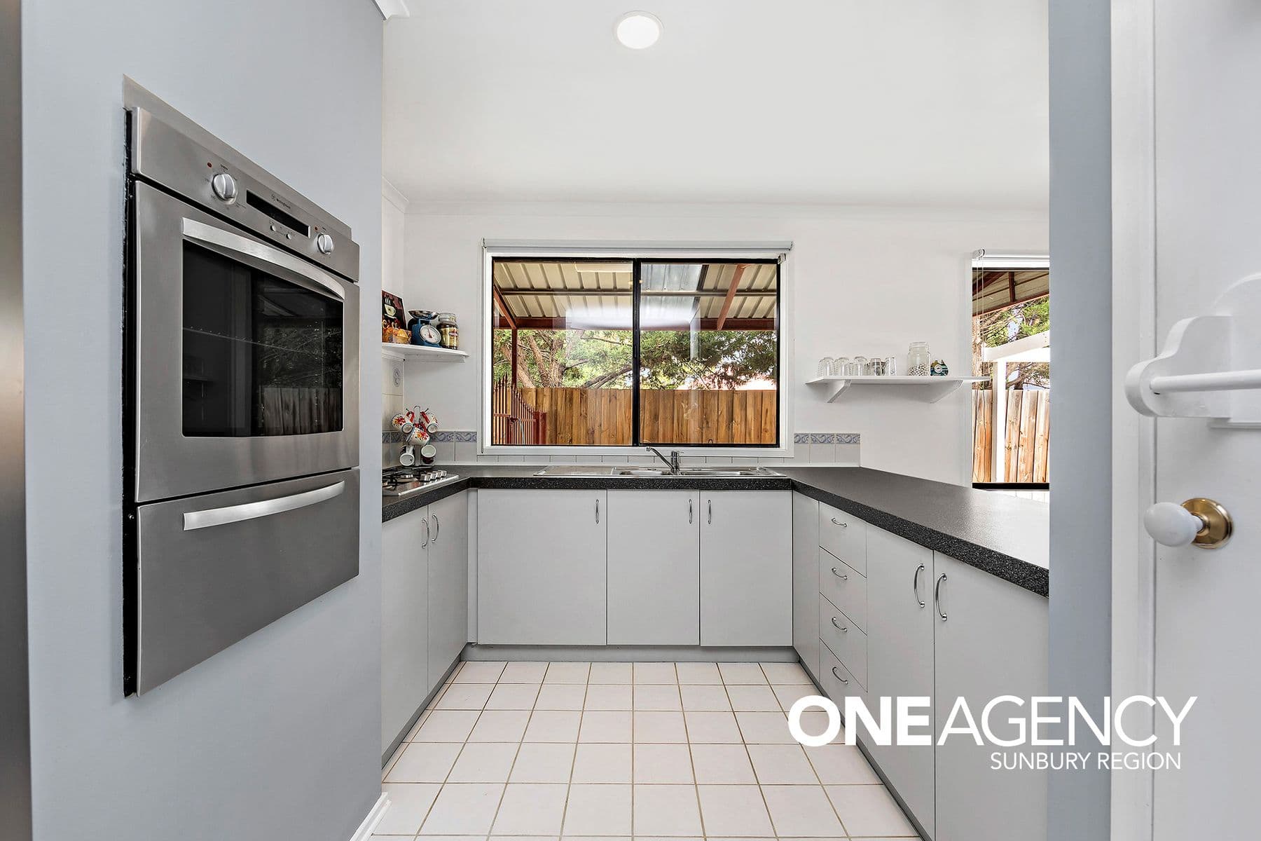 26 Sorbonne Drive, Sunbury, Sunbury - Thumbnail 5
