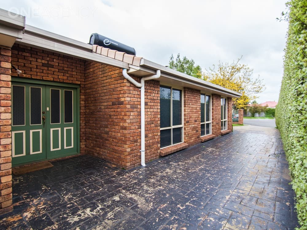 8 Village Court, St Leonards, St Leonards - Thumbnail 2