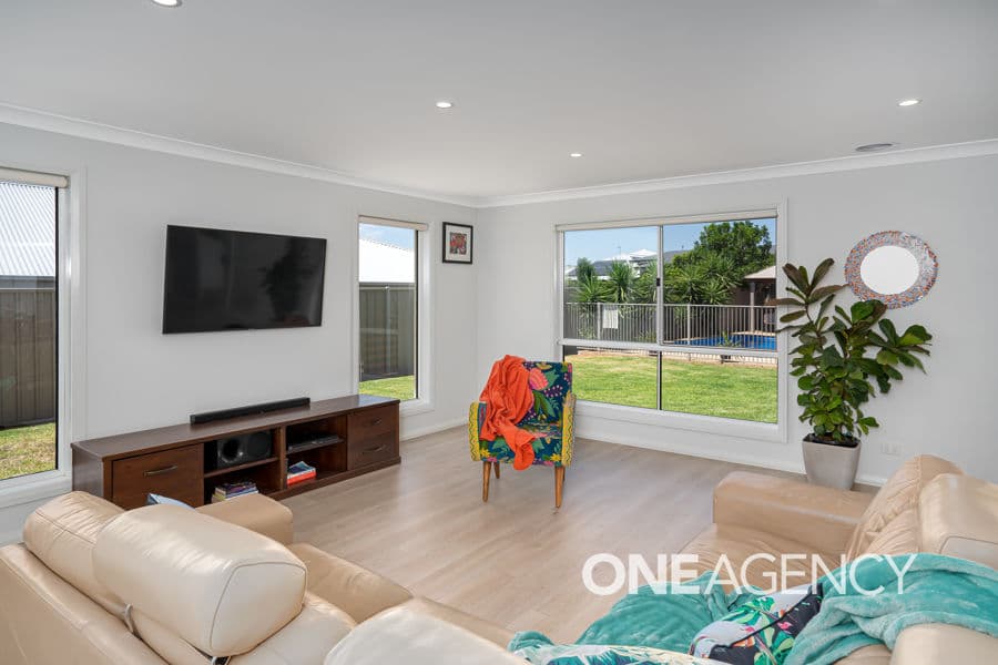 35 BARTON Avenue, Lloyd, Lloyd - Thumbnail 3