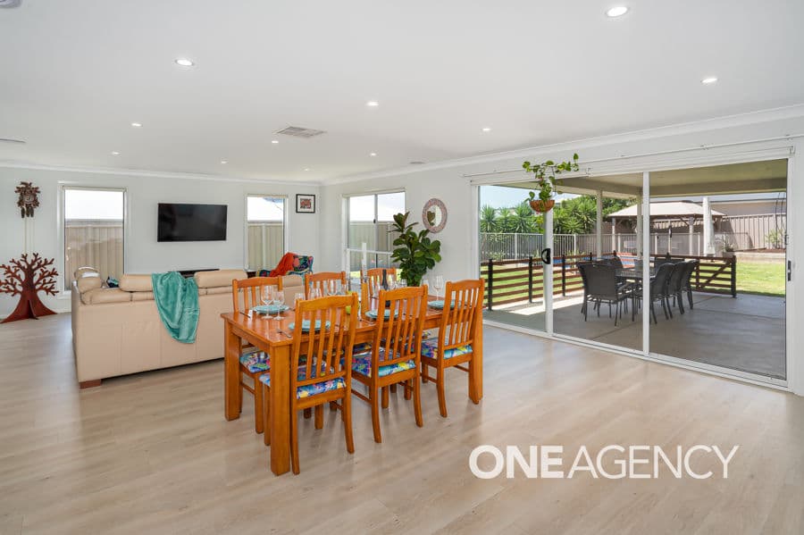 35 BARTON Avenue, Lloyd, Lloyd - Thumbnail 5