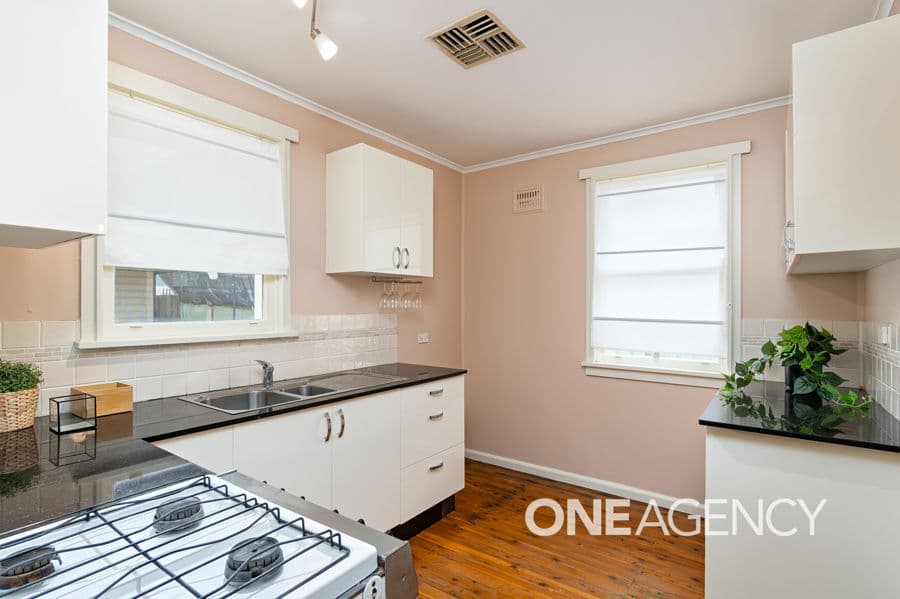 27 GILMORE Avenue, Mount Austin, Mount Austin - Thumbnail 3