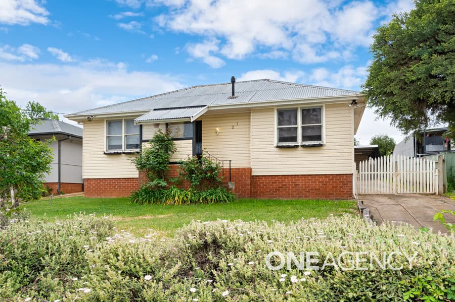 27 GILMORE Avenue, Mount Austin, Mount Austin - Image 1
