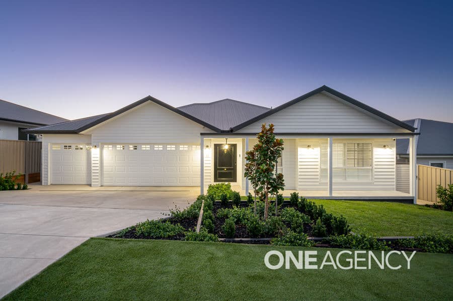 12 BENNELONG Crescent, Lloyd, Edensor Park - Thumbnail 2