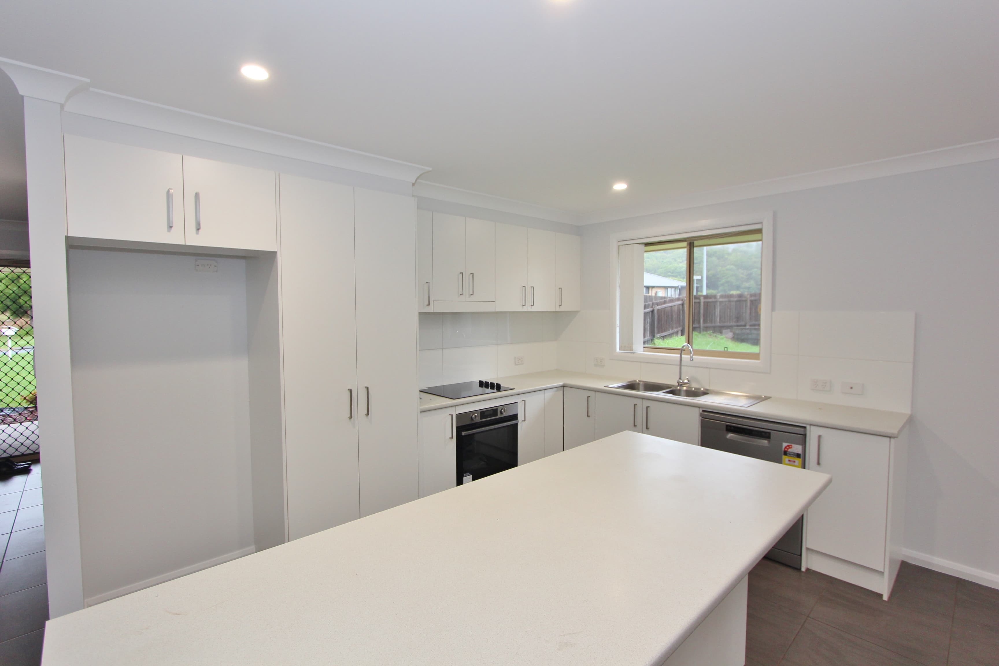 46 Cleone Drive, Kendall, Kendall - Thumbnail 2