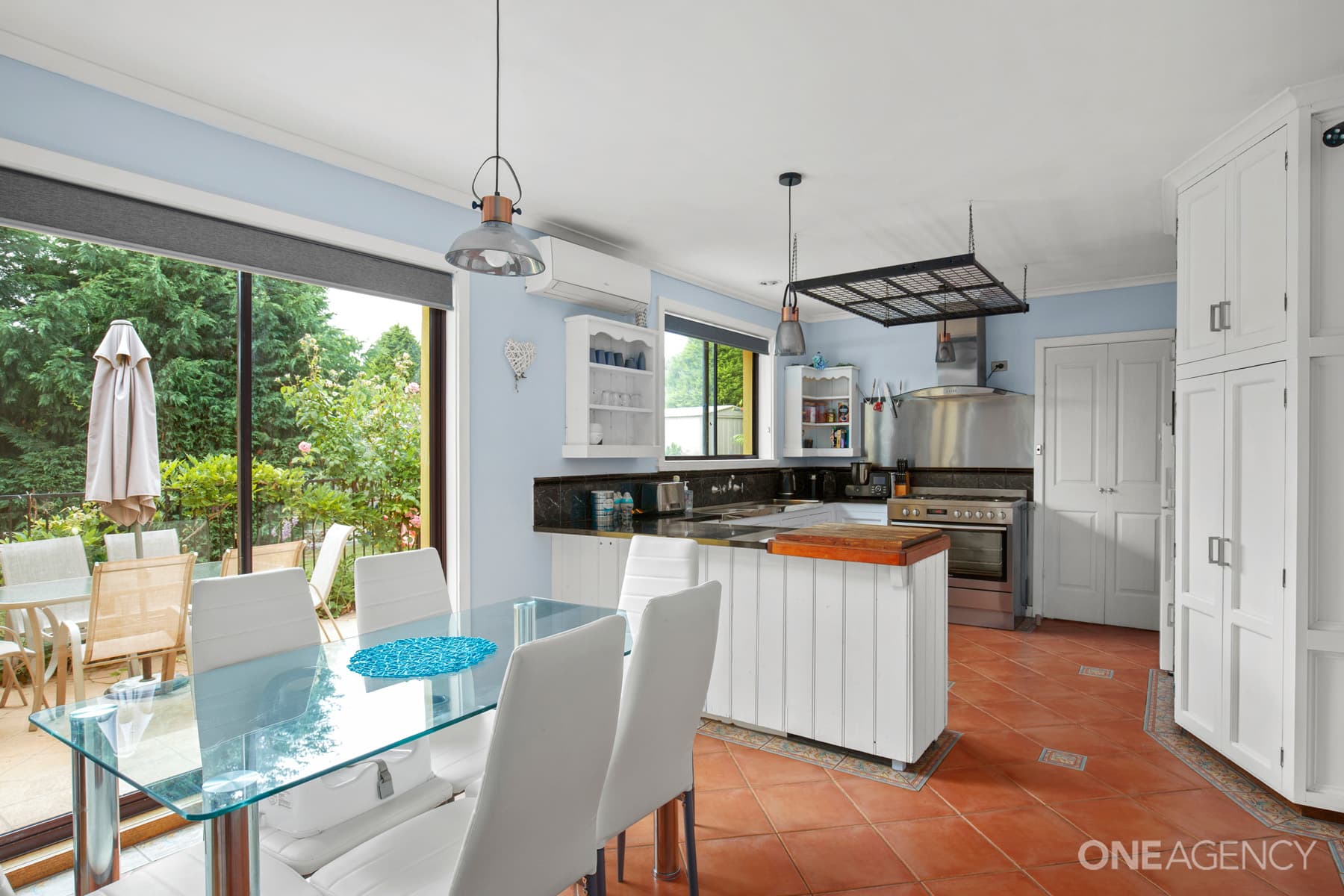 6 Mallard Place, Newnham, Newnham - Thumbnail 2