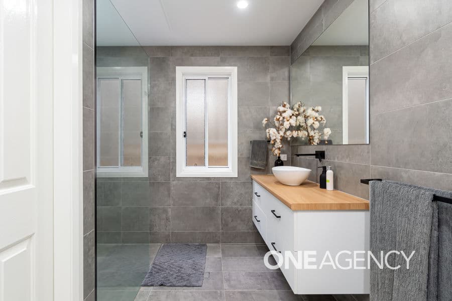 18 BENNELONG Crescent, Lloyd, Lloyd - Thumbnail 8
