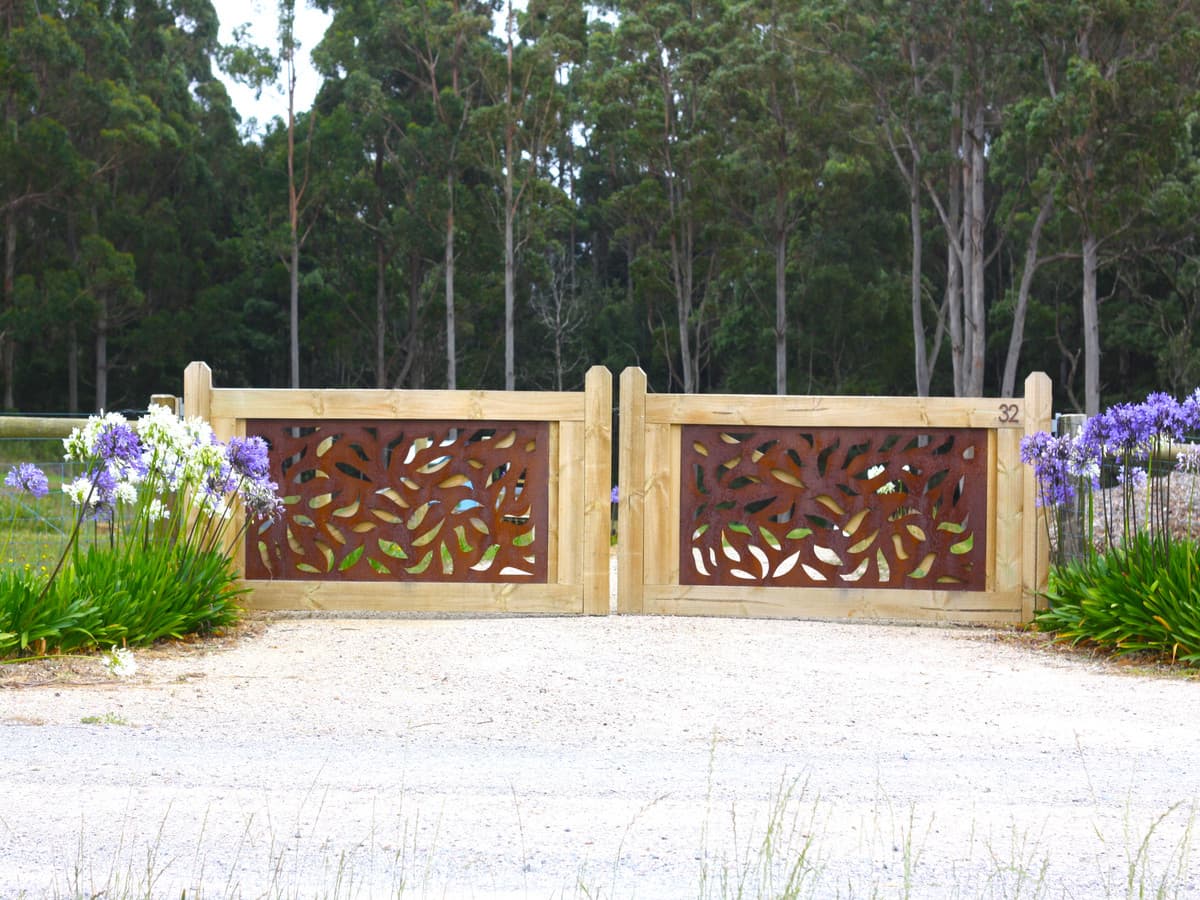 32 Twin Creeks Road, Mengha, Mengha - Image 1