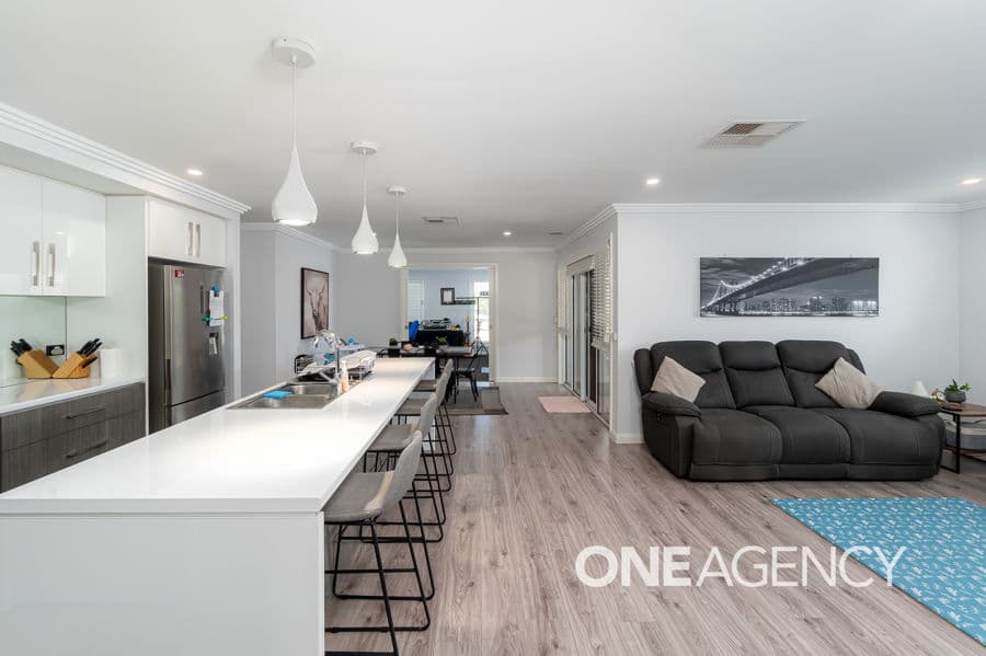 38 FLACK Crescent, Boorooma, Boorooma - Thumbnail 2