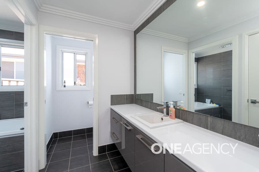 38 FLACK Crescent, Boorooma, Boorooma - Thumbnail 8