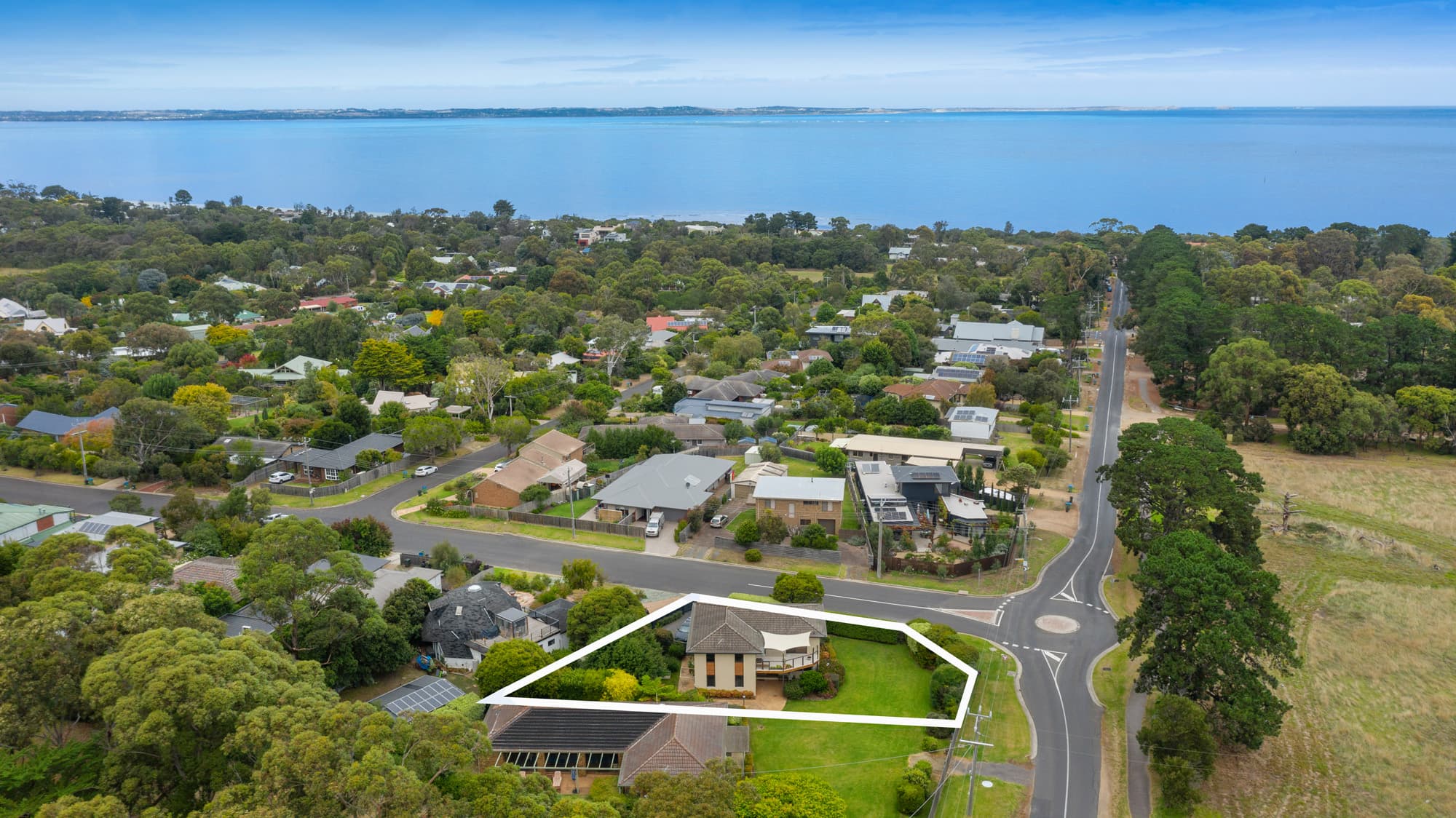 98 Beach Hill Avenue, Somers, Somers - Thumbnail 2