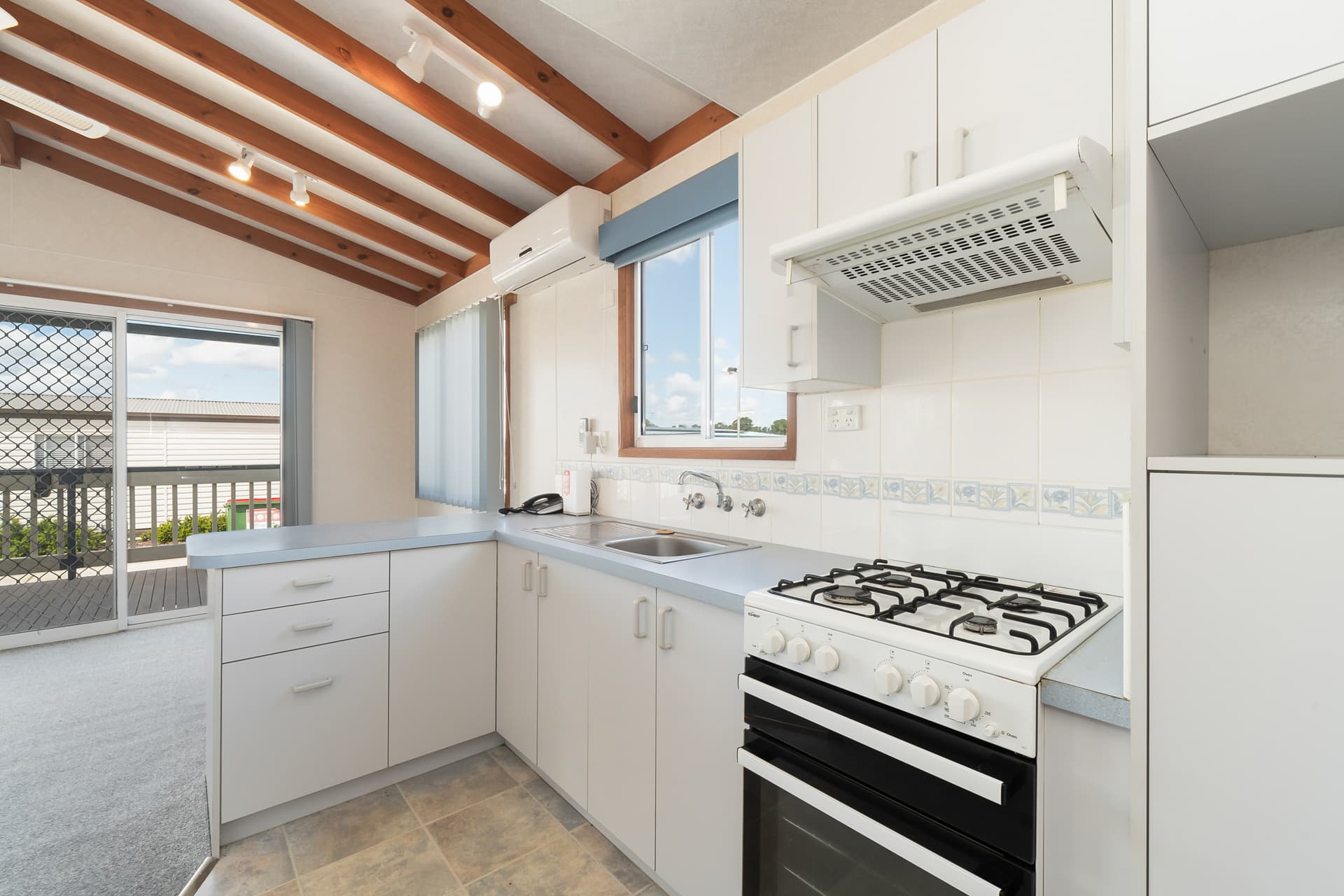 8 Harbour Drive, Hastings, Hastings - Thumbnail 2