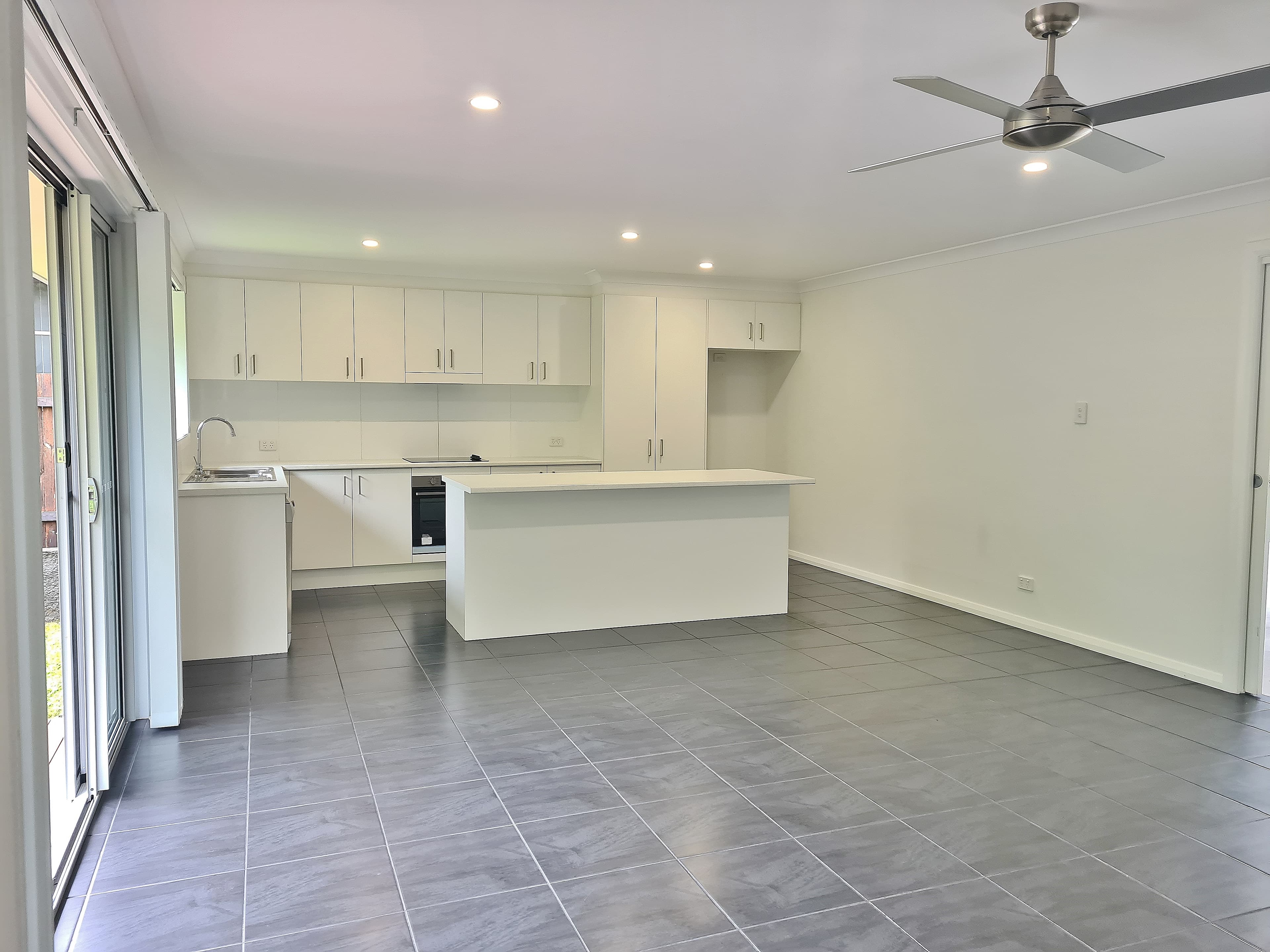 7 Charlotte Place, Kendall, Kendall - Thumbnail 2