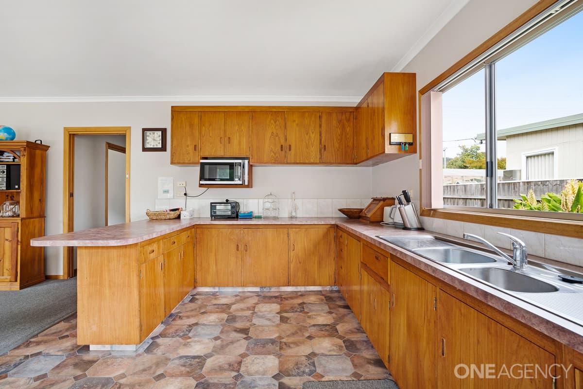 1 Cumming Street, Sisters Beach, Sisters Beach - Thumbnail 2