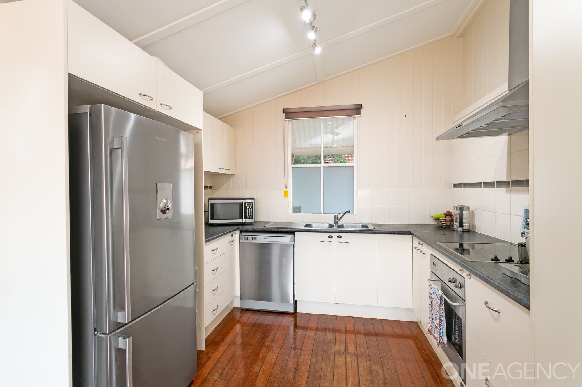 13 Herbert Street, Scarborough, Scarborough - Thumbnail 4