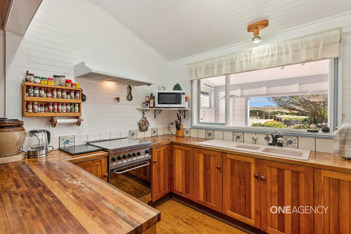 7 Rougemont Street, Stanley, Stanley - Thumbnail 6
