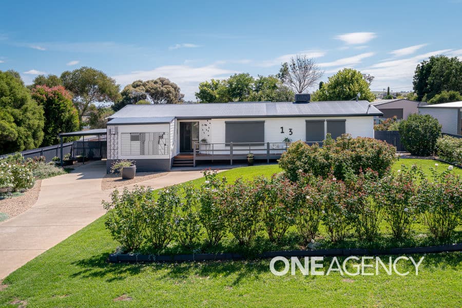 13 COREINBOB Street, Ladysmith, Ladysmith - Image 1