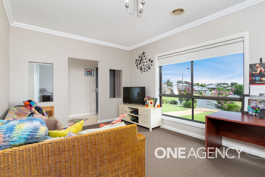 36 YARRAWAH Crescent, Bourkelands, Bourkelands - Thumbnail 2