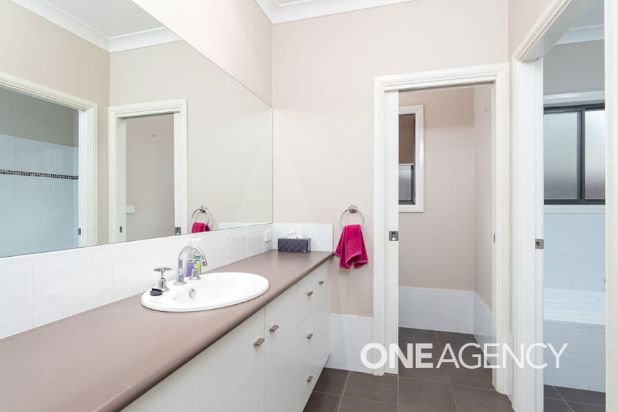 36 YARRAWAH Crescent, Bourkelands, Bourkelands - Thumbnail 8