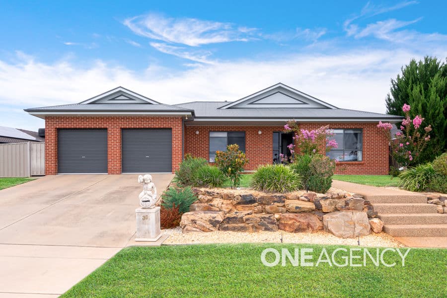 36 YARRAWAH Crescent, Bourkelands, Bourkelands - Image 1