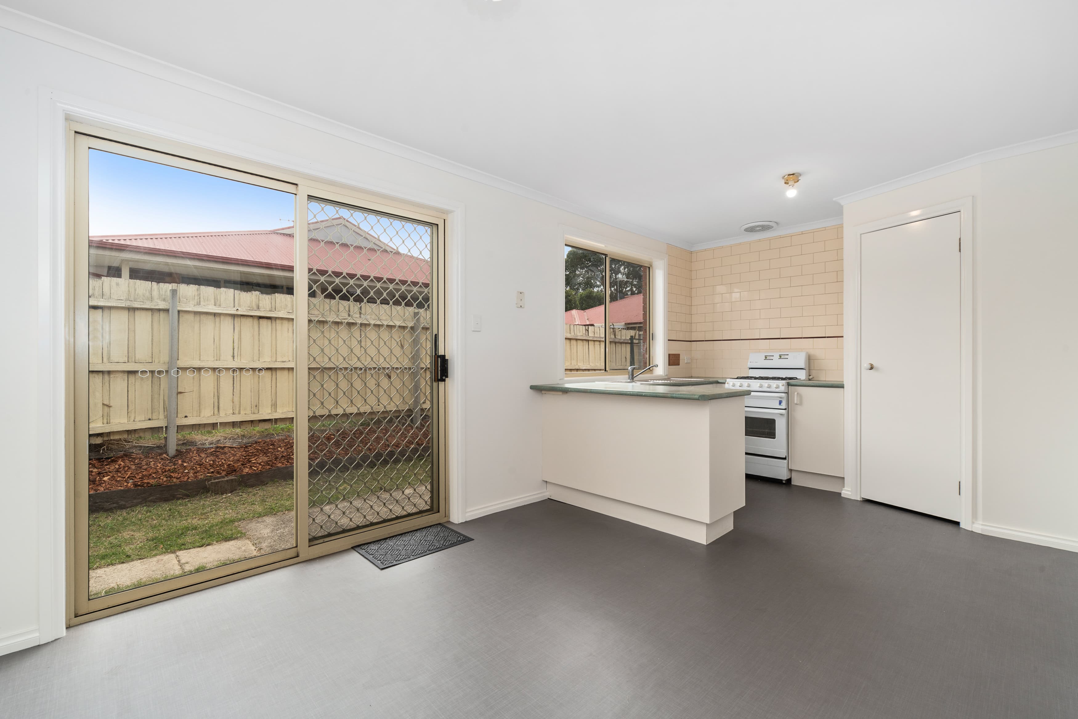 2/49 Guelph Street, Somerville, Somerville - Thumbnail 3