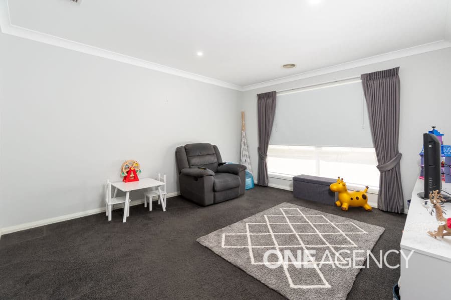 15 DARCY Drive, Boorooma, Boorooma - Thumbnail 2
