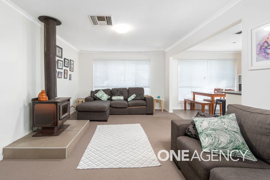 16 UNDURRA Drive, Glenfield Park, Parklea - Thumbnail 2