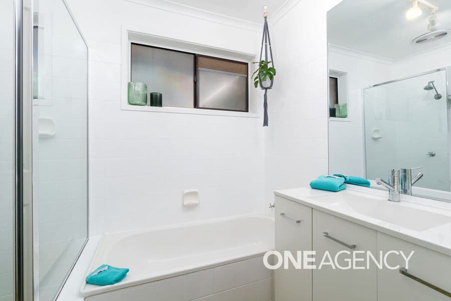 16 UNDURRA Drive, Glenfield Park, Parklea - Thumbnail 5
