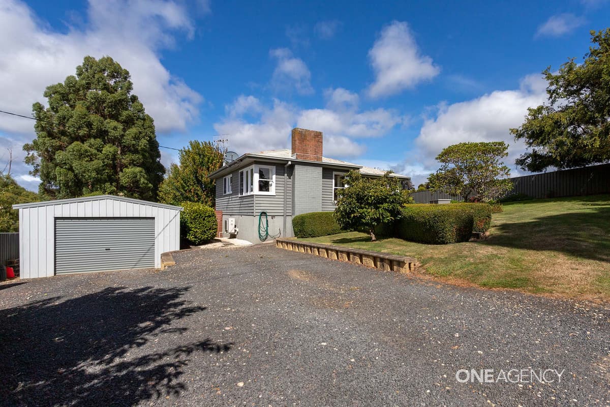 115 Village Lane, Somerset, Somerset - Thumbnail 2