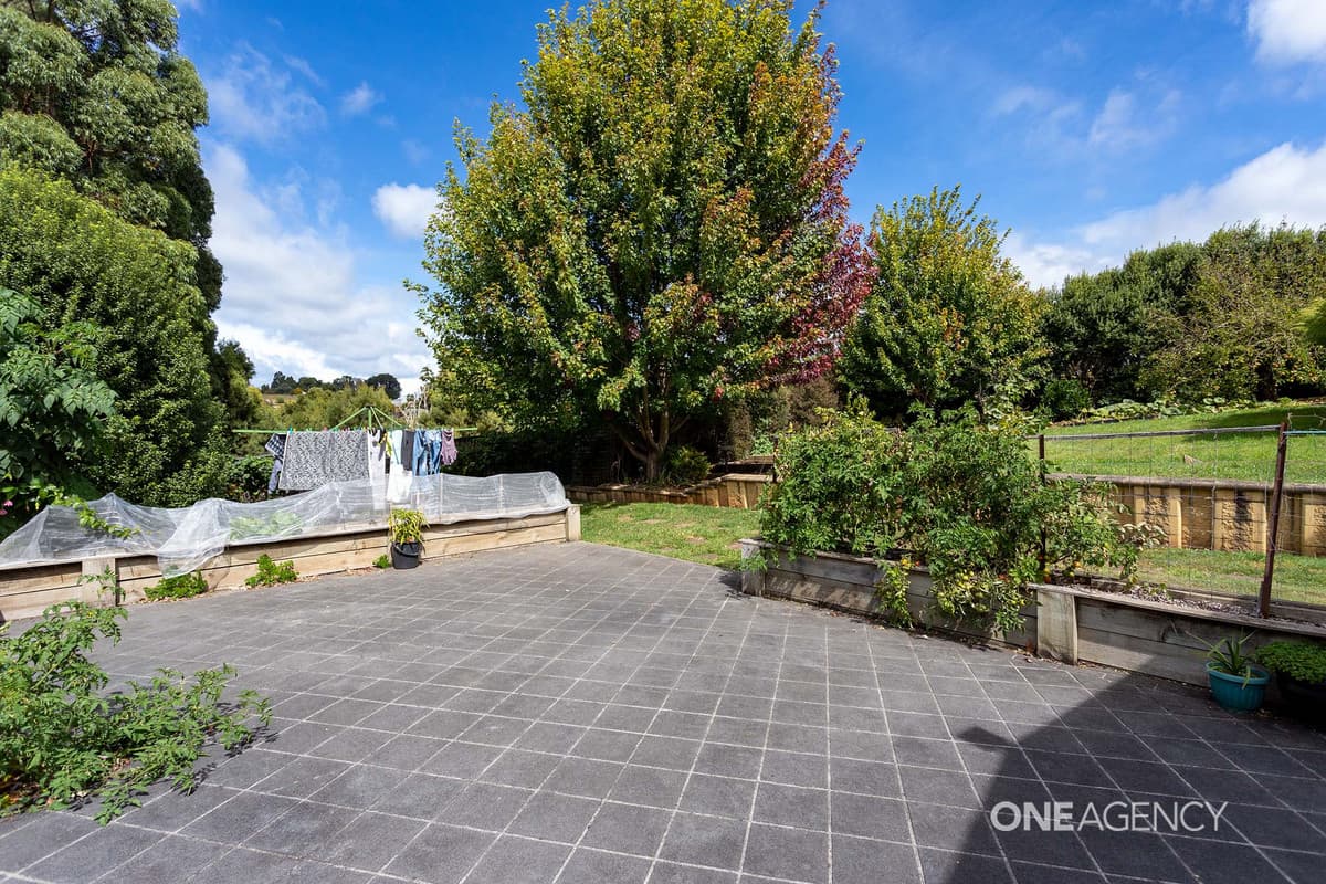 115 Village Lane, Somerset, Somerset - Thumbnail 3