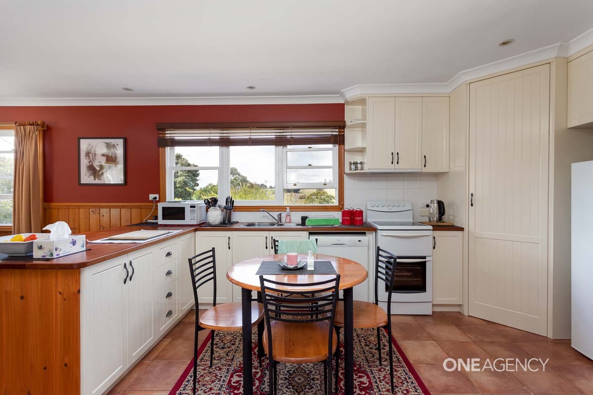 115 Village Lane, Somerset, Somerset - Thumbnail 4