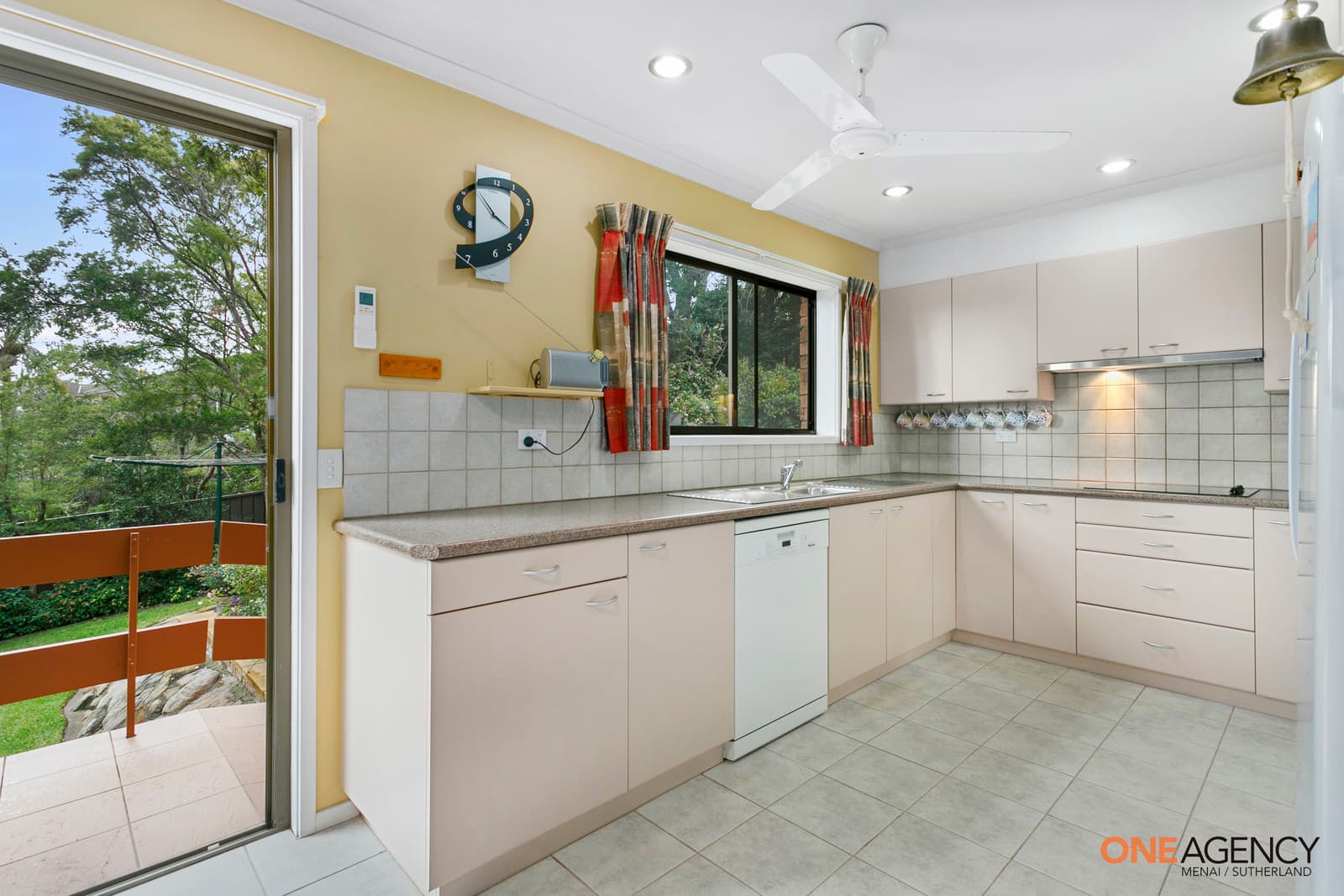 6 Batavia Place, Illawong, Illawong - Thumbnail 6