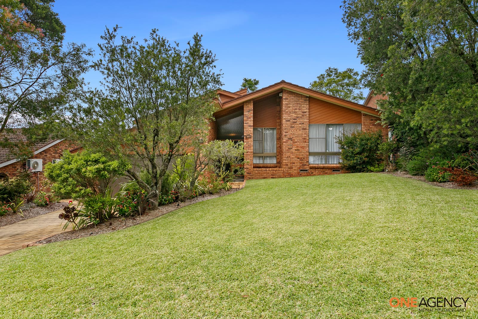 6 Batavia Place, Illawong, Illawong - Image 1