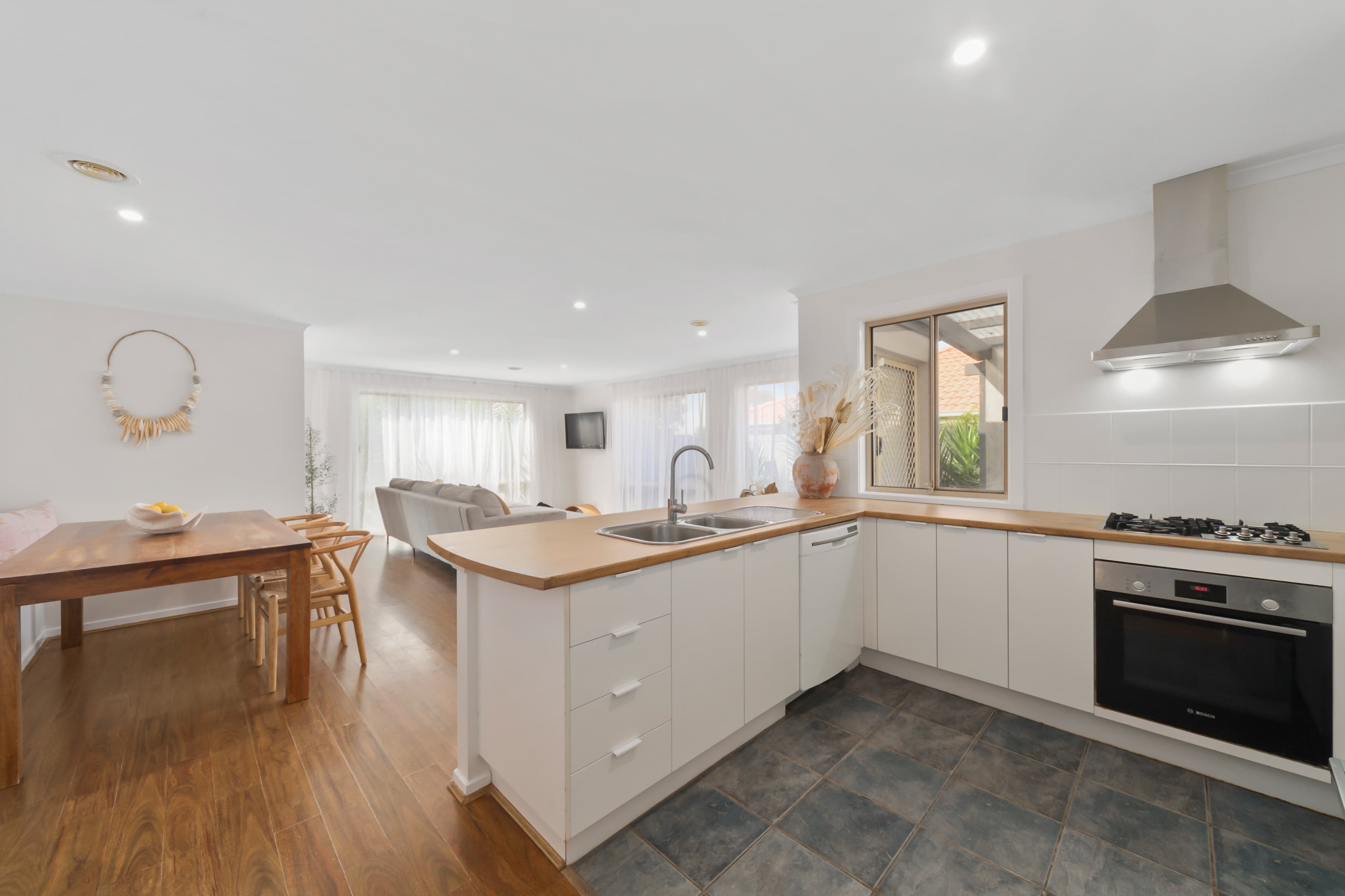 16 Kinlora Drive, Somerville, Somerville - Thumbnail 2