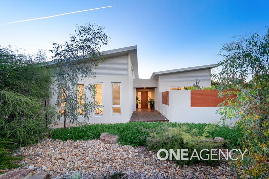 36 PLUNKETT Drive, Lake Albert, Lake Albert - Image 1