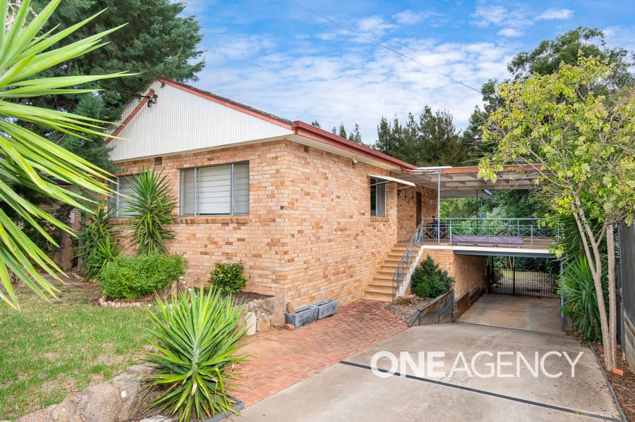 12 COLONG Place, Kooringal, Kooringal - Image 1